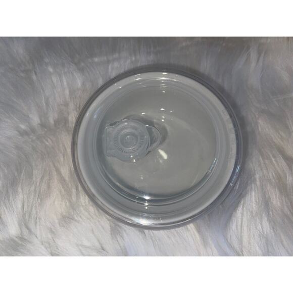 Hello Kitty Covered Storage Bowl With Vent Lid With Apples Set Of 2 - Picture 6 of 8